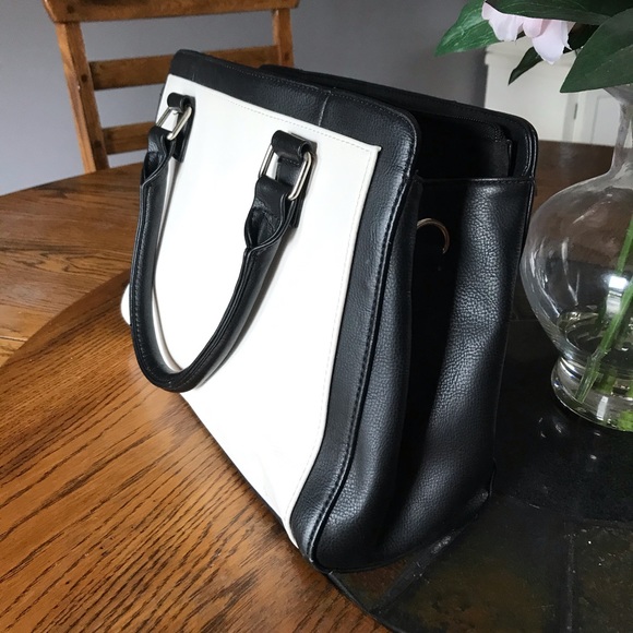 Purse - Picture 2 of 3